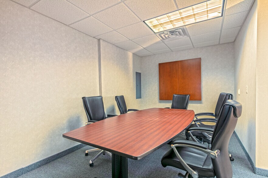 More Photos Of 400 Bayonet St, New London Medical For Lease