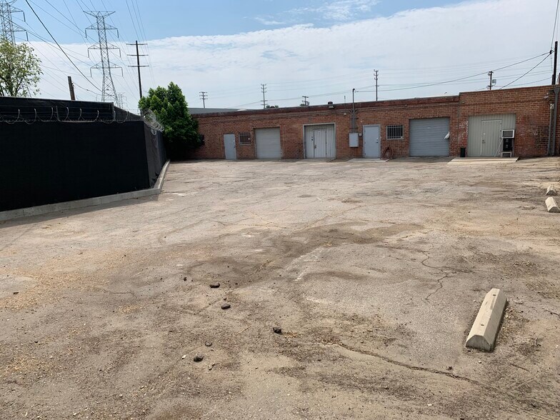 More Photos Of 11606 W Higgins St, North Hollywood Warehouse For Lease