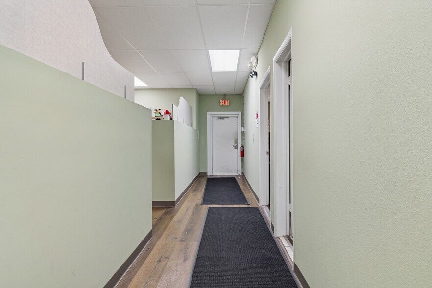 More Photos Of 1760-1770 Calumet St, Clearwater Warehouse For Lease