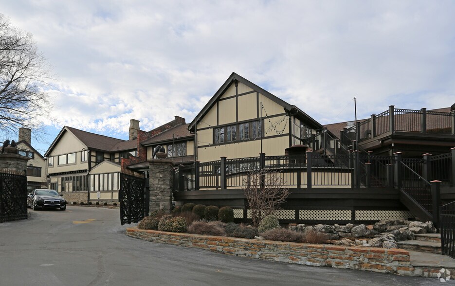 More Photos Of 1077 Celestial St, Cincinnati Office For Lease