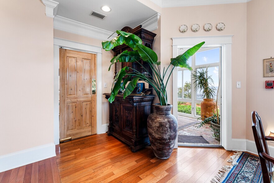 More Photos Of 202 S Mobile St, Fairhope Hospitality For Sale