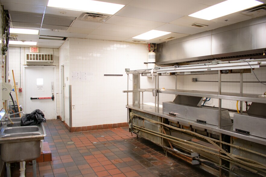 More Photos Of 1801 N Plano Rd, Richardson Specialty For Lease