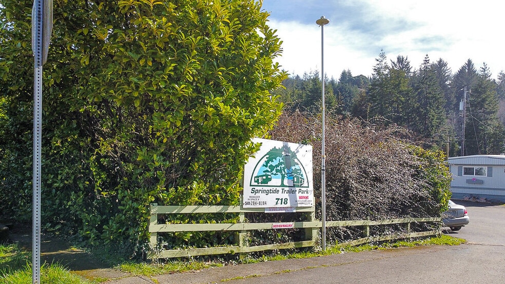 More Photos Of 718 F St, Coos Bay Manufactured Housing Mobile Home Park For Sale
