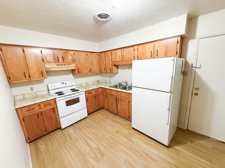 More Photos Of 105 Loveless Ln, Somerset Apartments For Sale