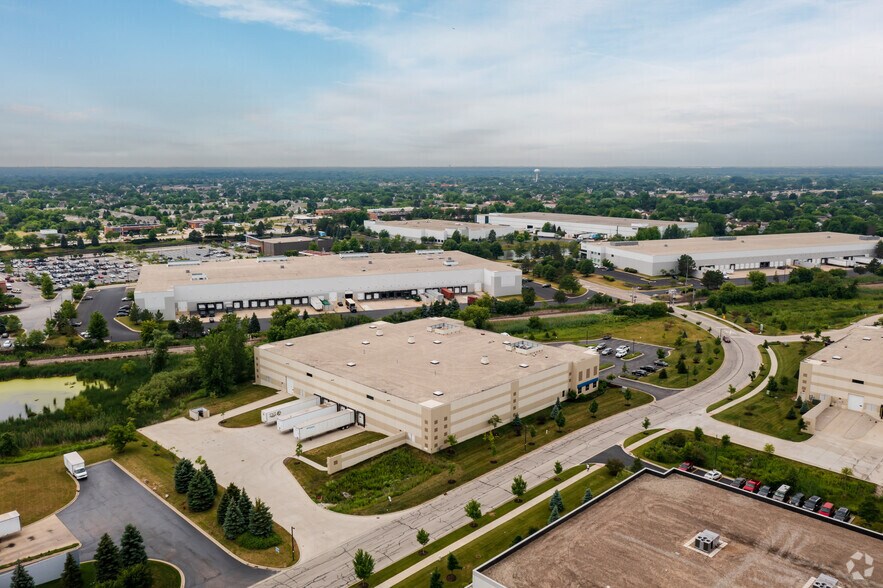 More Photos Of 255 Madsen Dr, Bloomingdale Warehouse For Lease