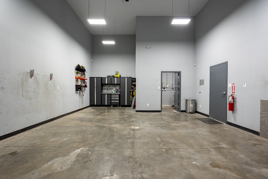 More Photos Of 453 N Jackson St, Frankfort Auto Dealership For Sale