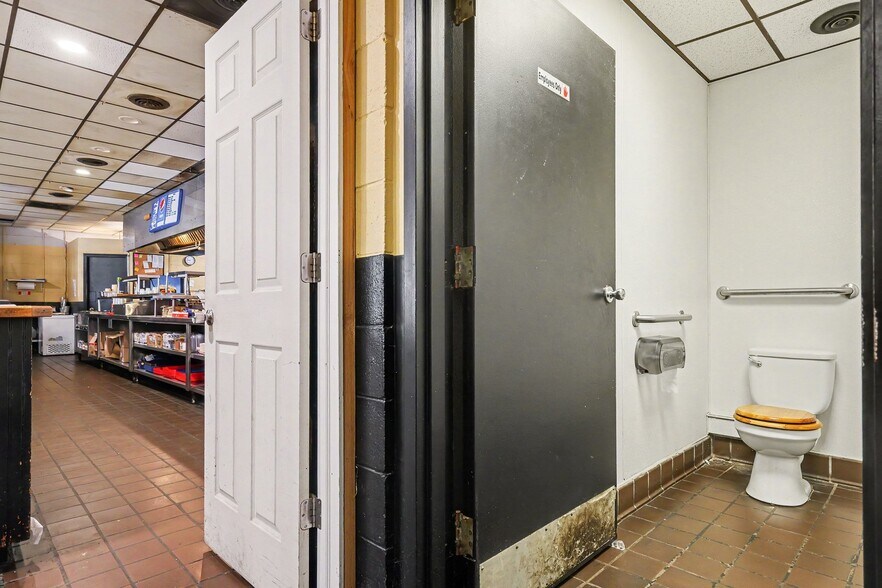 More Photos Of 552 Rt-104, Ontario Restaurant For Sale