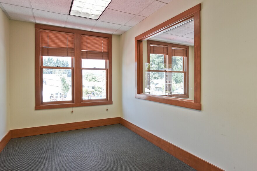 More Photos Of 1705-1717 Willamette Falls Dr, West Linn Storefront Retail Office For Lease