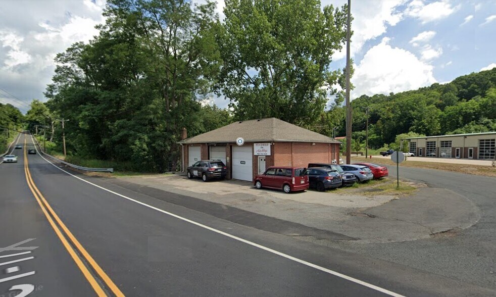 Primary Photo Of 537 Glastonbury Tpke, Portland Freestanding For Sale