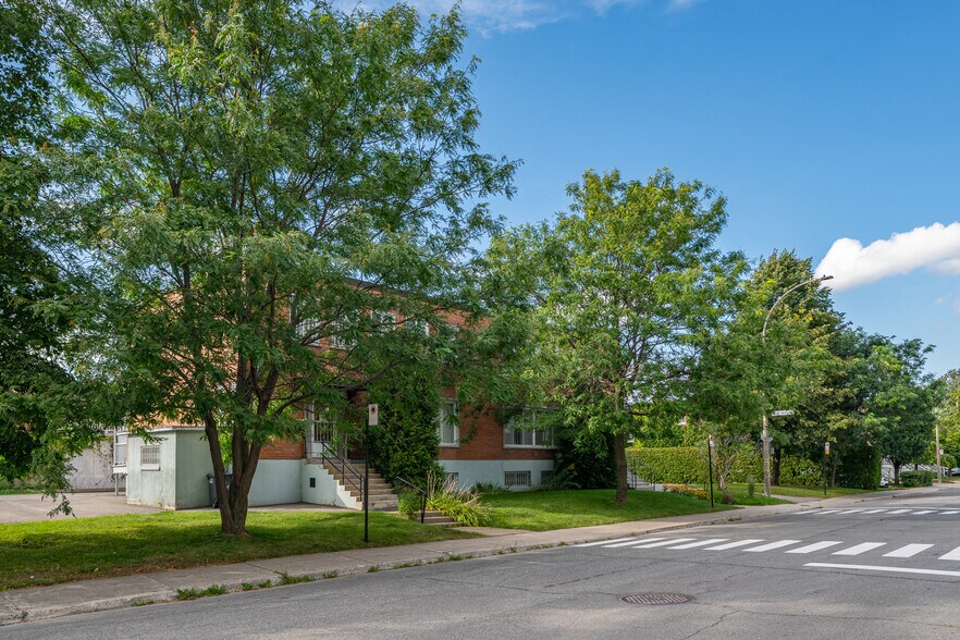 More Photos Of 3505 rue Bagot, Montréal Office For Sale