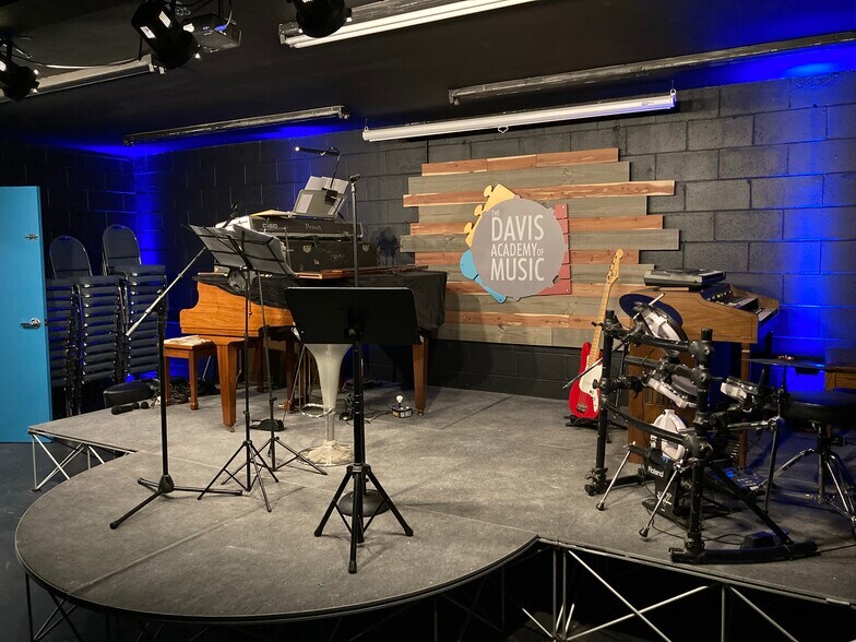 More Photos Of 336 S Walnut St, Bloomington Freestanding For Sale