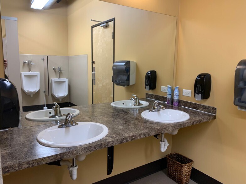 More Photos Of 110 3rd St, Lynden Storefront Retail Office For Lease