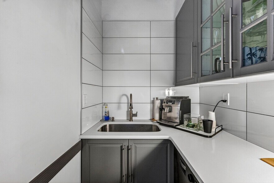More Photos Of 1033-1077 River Rd, Edgewater Apartments For Sale