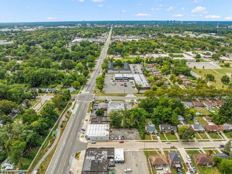 More Photos Of 10840-10850 W 9 Mile Rd, Oak Park Freestanding For Lease