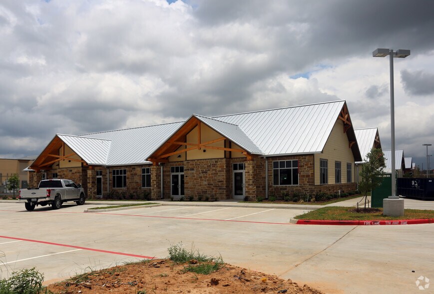 More Photos Of 11525 S Fry Rd, Katy Unknown For Lease