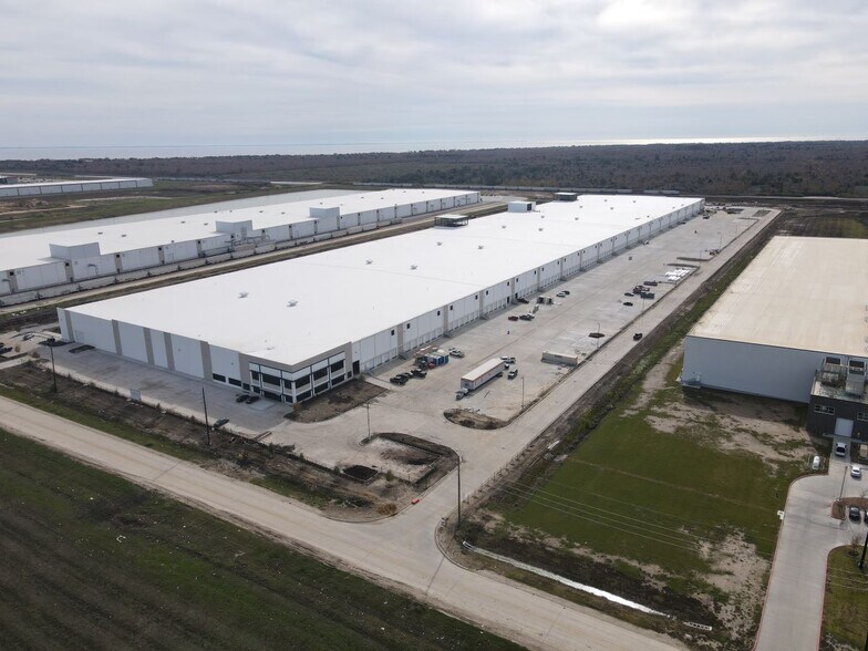 More Photos Of 6500 Nita Way, Baytown Distribution For Sale