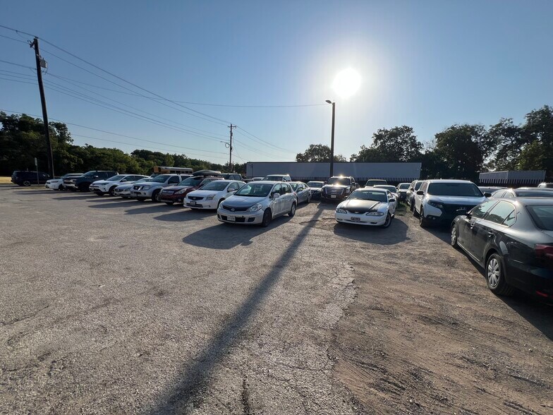 More Photos Of 706 E McKinney St, Denton Auto Repair For Sale