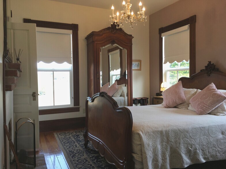 More Photos Of 8122 Moss Landing Rd, Moss Landing Hotel For Sale