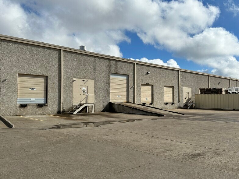 More Photos Of 777 N Grove Rd, Richardson Unknown For Lease