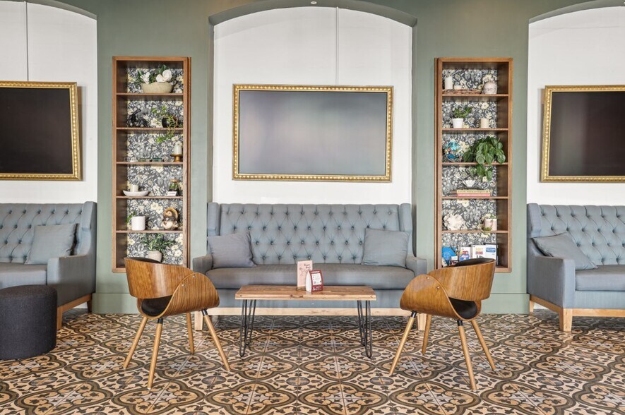 More Photos Of 2246 Larimer St, Denver Storefront For Sale