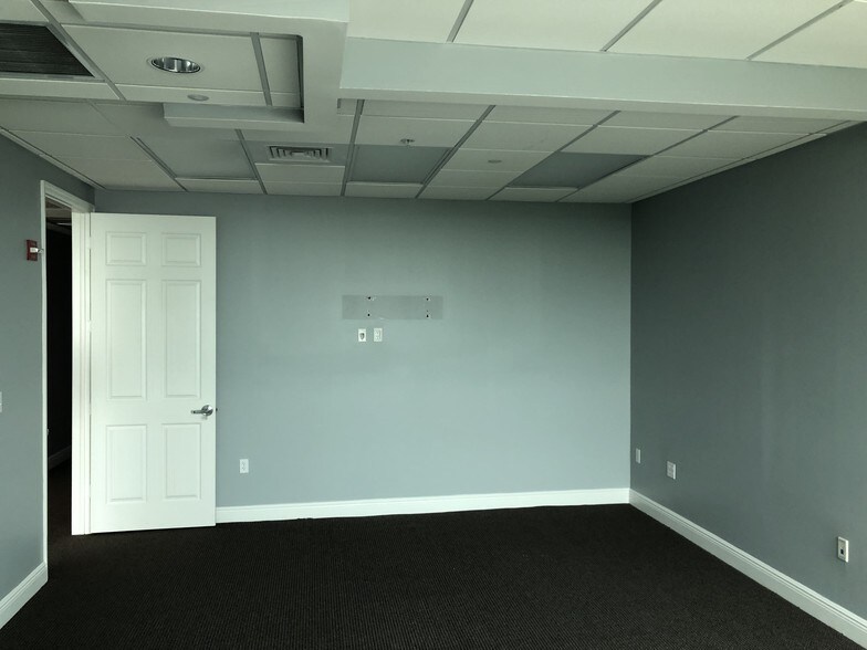 More Photos Of 2301 NW 87th Ave, Doral Office Residential For Lease