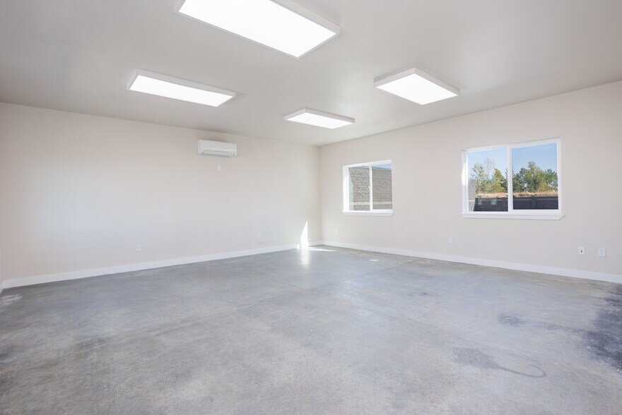 More Photos Of 1914 Dell Ave, Walla Walla Distribution For Lease