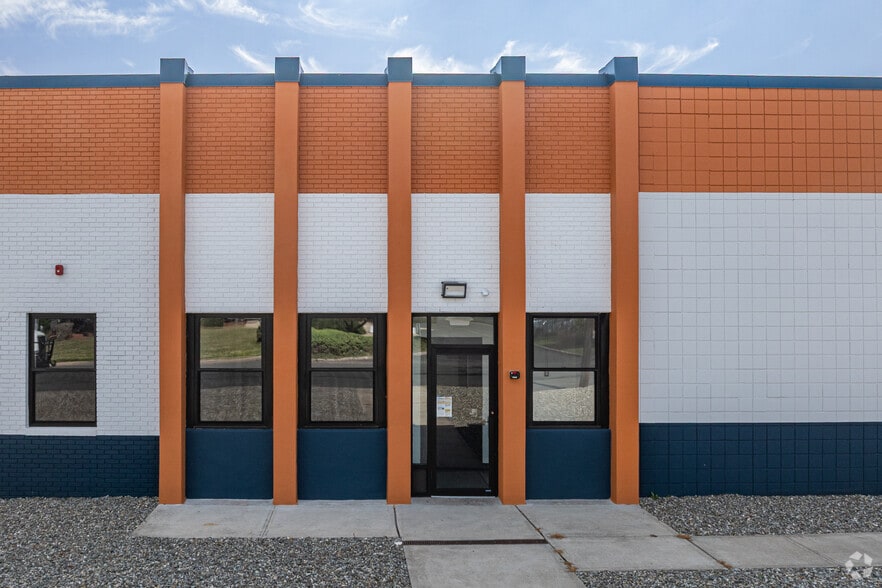 More Photos Of 14 Home News Row, New Brunswick Warehouse For Lease