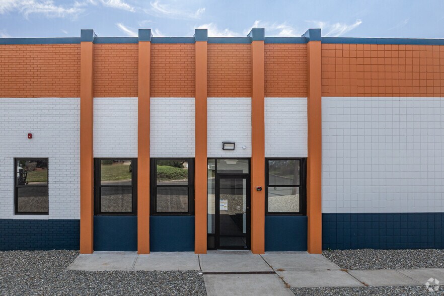 More Photos Of 14 Home News Row, New Brunswick Warehouse For Lease