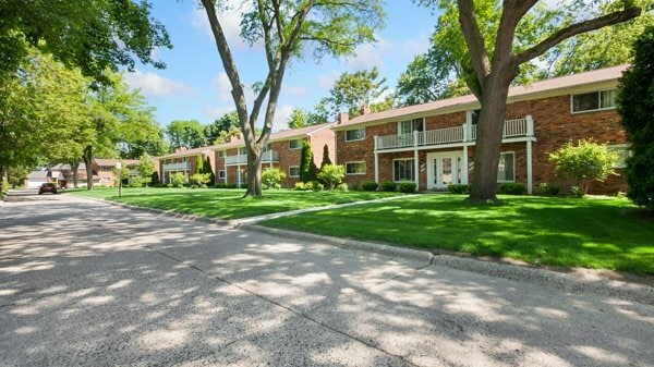 More Photos Of 516 Neff Ln, Grosse Pointe Apartments For Sale