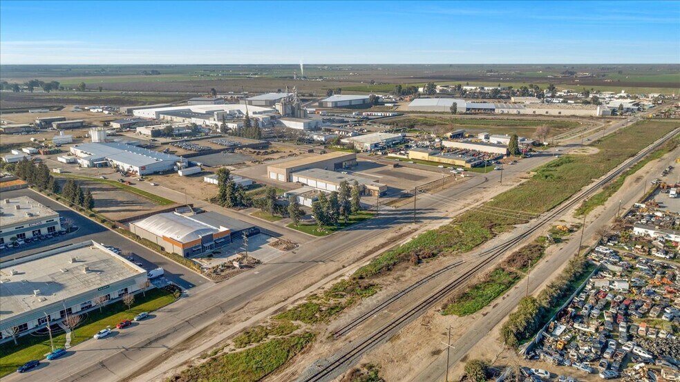 More Photos Of 10417 W Goshen Ave, Visalia Warehouse For Sale