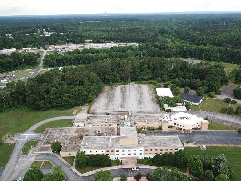 More Photos Of 60 Hospital, Newnan Office For Sale