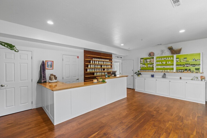 More Photos Of 621-629 A St, Ashland Storefront Retail Residential For Sale