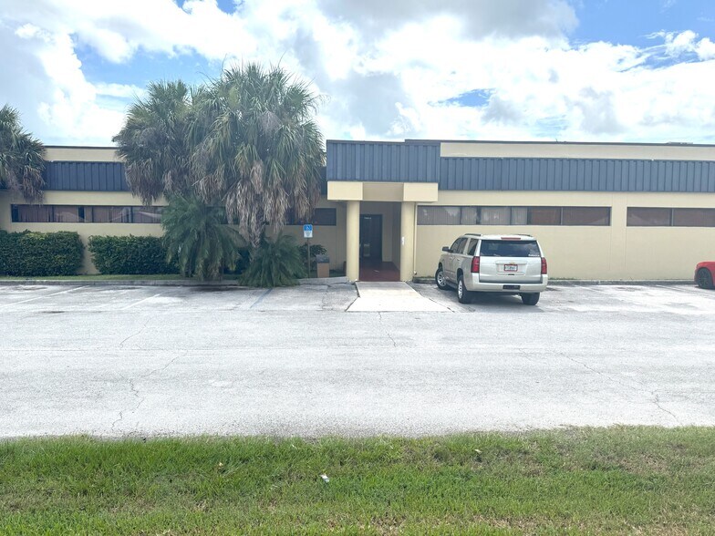 Primary Photo Of 170 S Barfield Hwy, Pahokee Medical For Lease