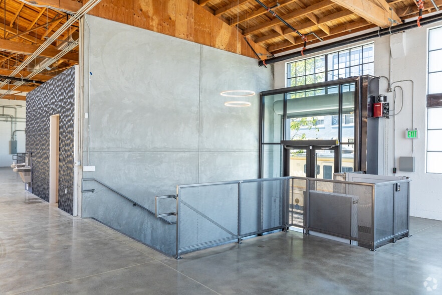 More Photos Of 2435-2445 16th St, San Francisco Service For Lease