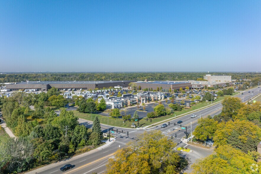 More Photos Of 1100 N Milwaukee Ave, Glenview General Retail For Lease