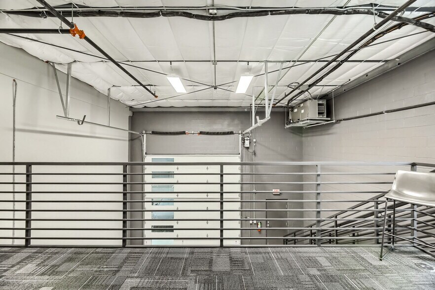 More Photos Of 2100 Double Creek Dr, Round Rock Warehouse For Lease