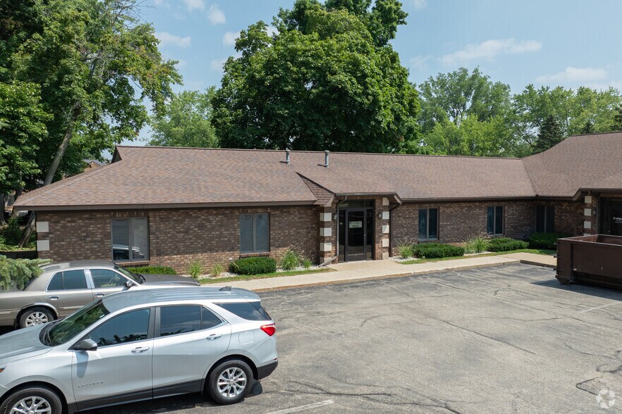 More Photos Of 426 Century Ln, Holland Office For Sale