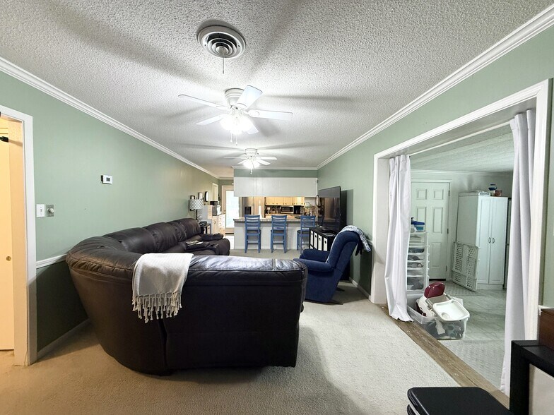 More Photos Of 608 S Pine St, Cabot Flex For Sale