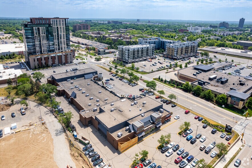 More Photos Of 7101 France Ave S, Edina Freestanding For Lease