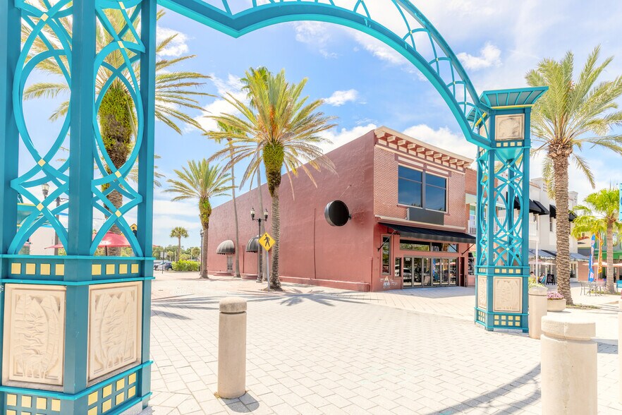 More Photos Of 230 S Beach St, Daytona Beach Storefront For Lease