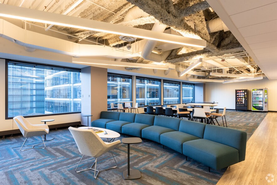 More Photos Of 321 N Clark St, Chicago Office For Lease