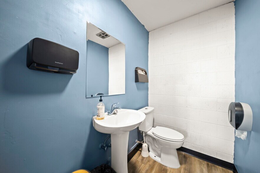 More Photos Of 898 N E St, San Bernardino Auto Repair For Sale