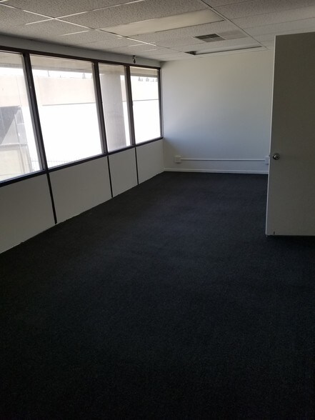 More Photos Of 190 N Arrowhead Ave, Rialto Warehouse For Lease