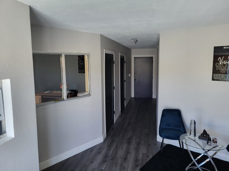 More Photos Of 913 Sunset Dr, Antioch Showroom For Sale