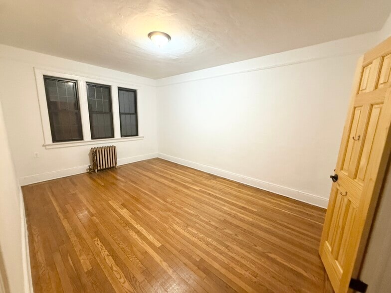 More Photos Of 190-17 Crocheron Ave, Flushing Apartments For Sale