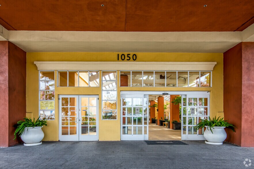 More Photos Of 1050 Burnett Ave, Concord Hotel For Lease