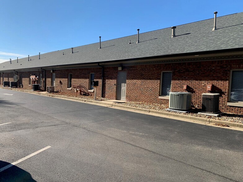 More Photos Of 373 Meridian Parke Ln, Greenwood Medical For Lease