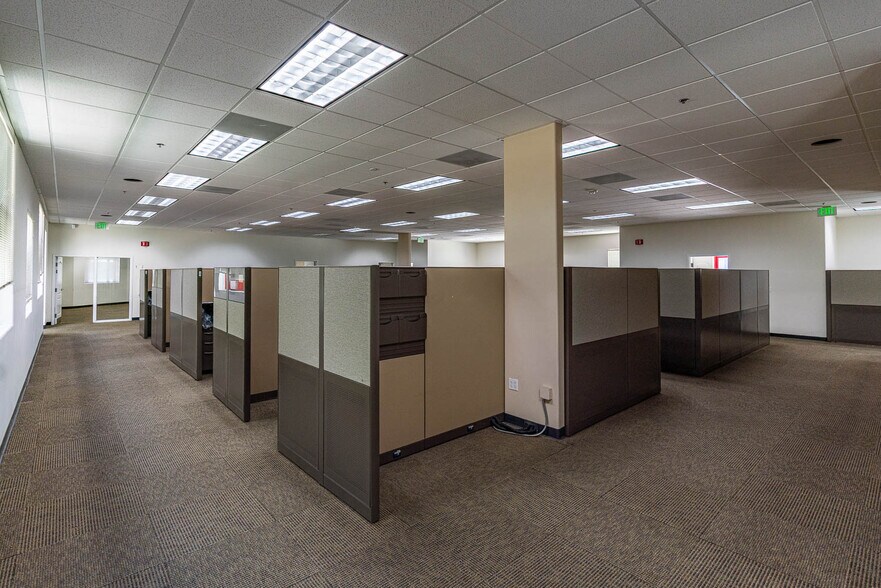 More Photos Of 314-320 E Avenue K6, Lancaster Industrial For Lease