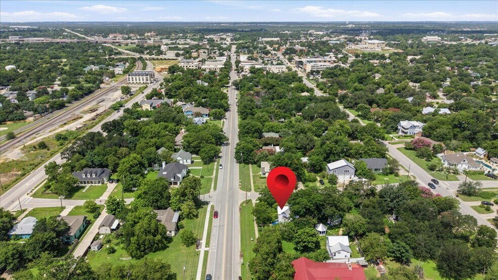 More Photos Of 702 E Main St, Round Rock Office Residential For Sale