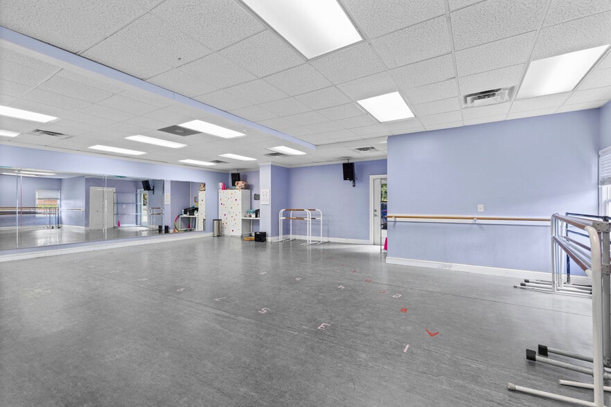 More Photos Of 3980 Shallowford Rd, Marietta Office For Sale